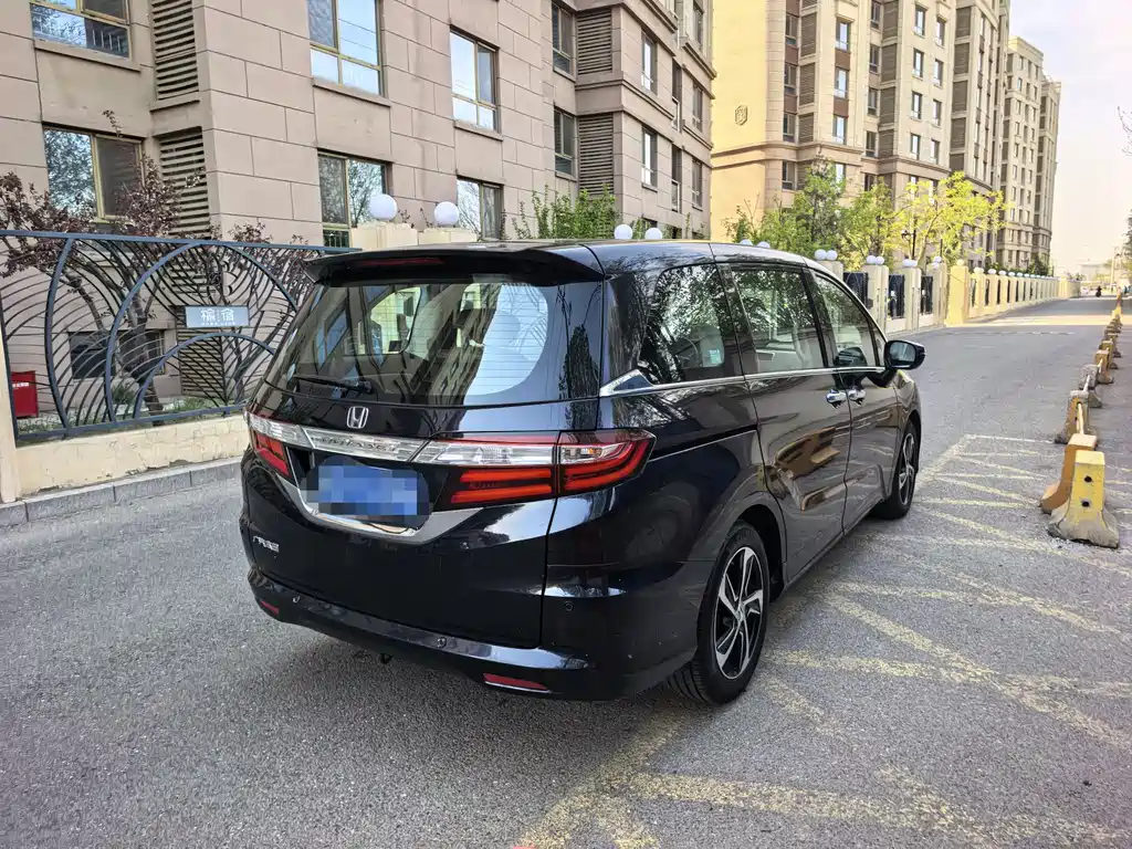 Honda Odyssey 2017 — фото 9