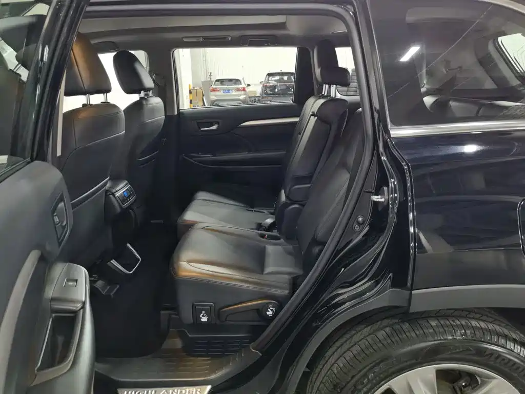 Toyota Highlander 2018 — фото 15