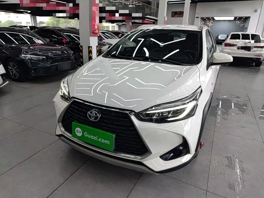 Toyota Yaris L 2023 — фото 1