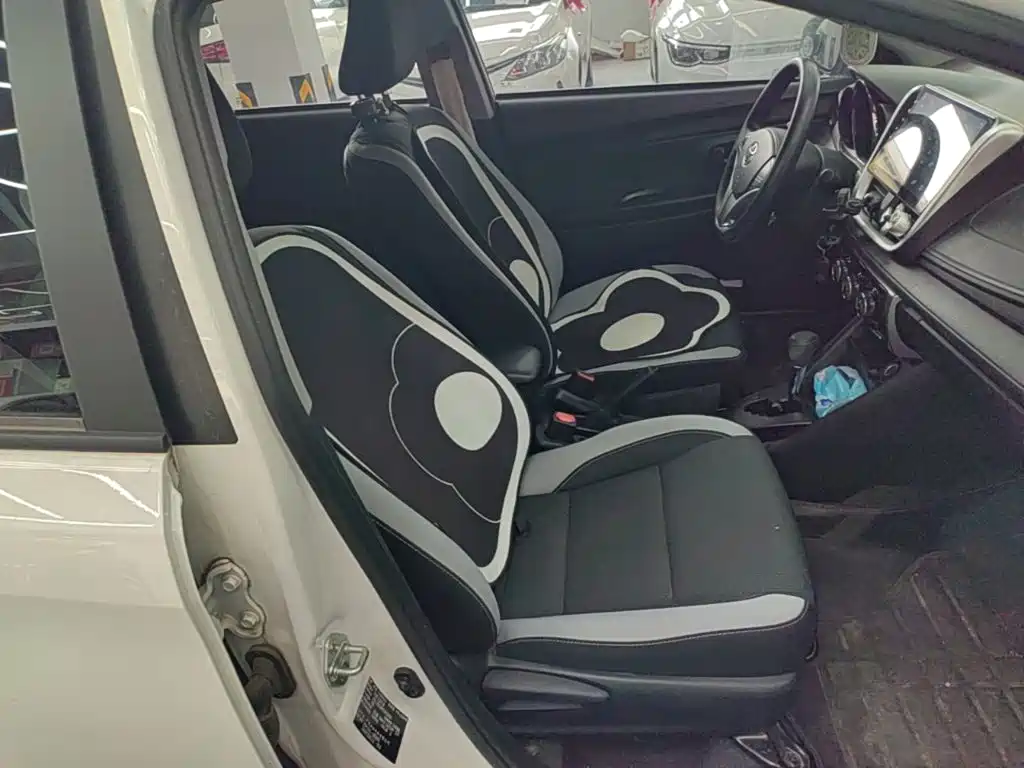 Toyota Yaris L 2023 — фото 25