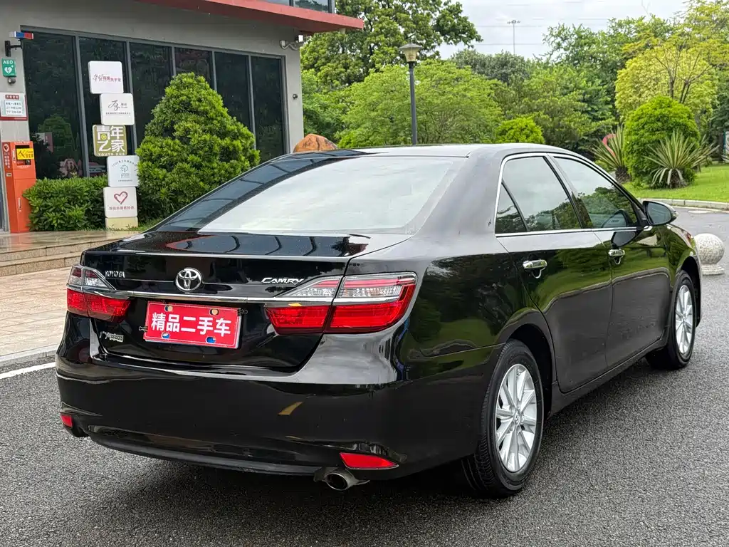Toyota Camry 2015 — фото 5