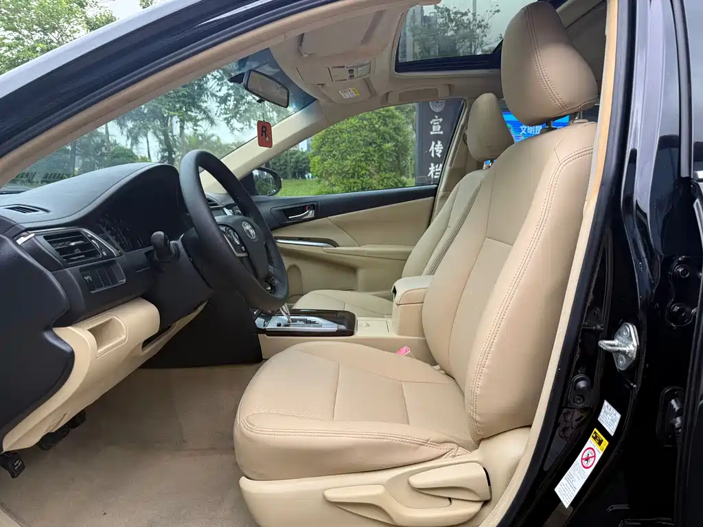 Toyota Camry 2015 — фото 11
