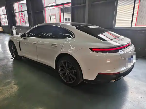Porsche Panamera 2025