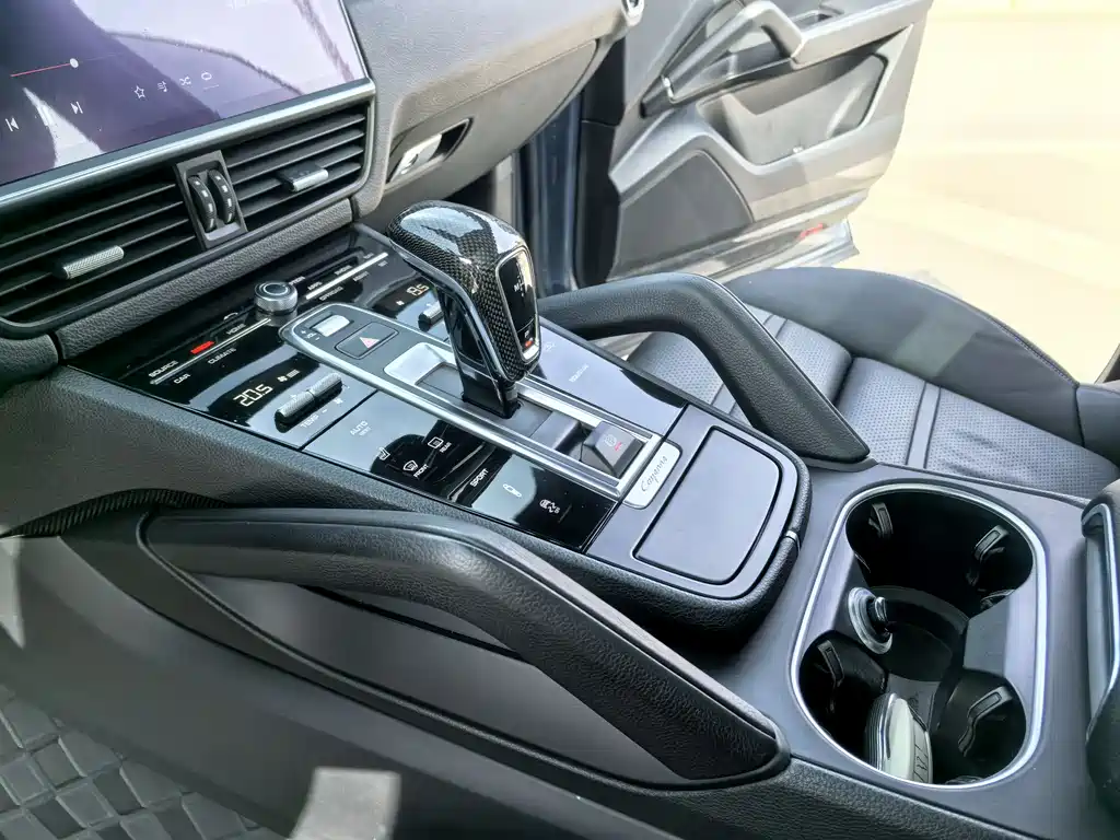 Porsche Cayenne 2018 — фото 11