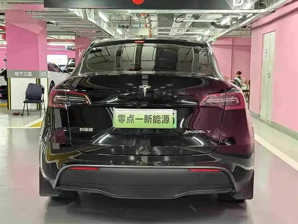 Tesla Model Y 2024