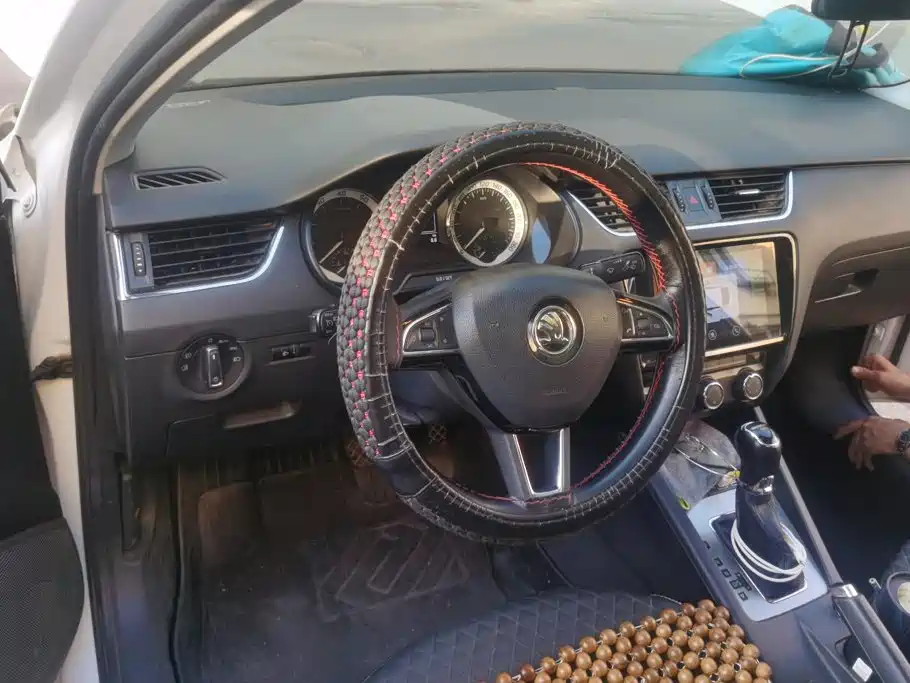 Skoda Octavia 2020 — фото 12