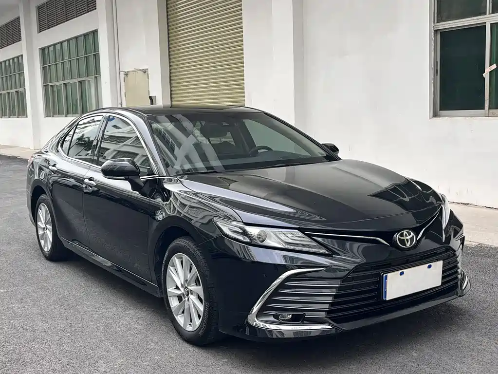 Toyota Camry 2023 — фото 4