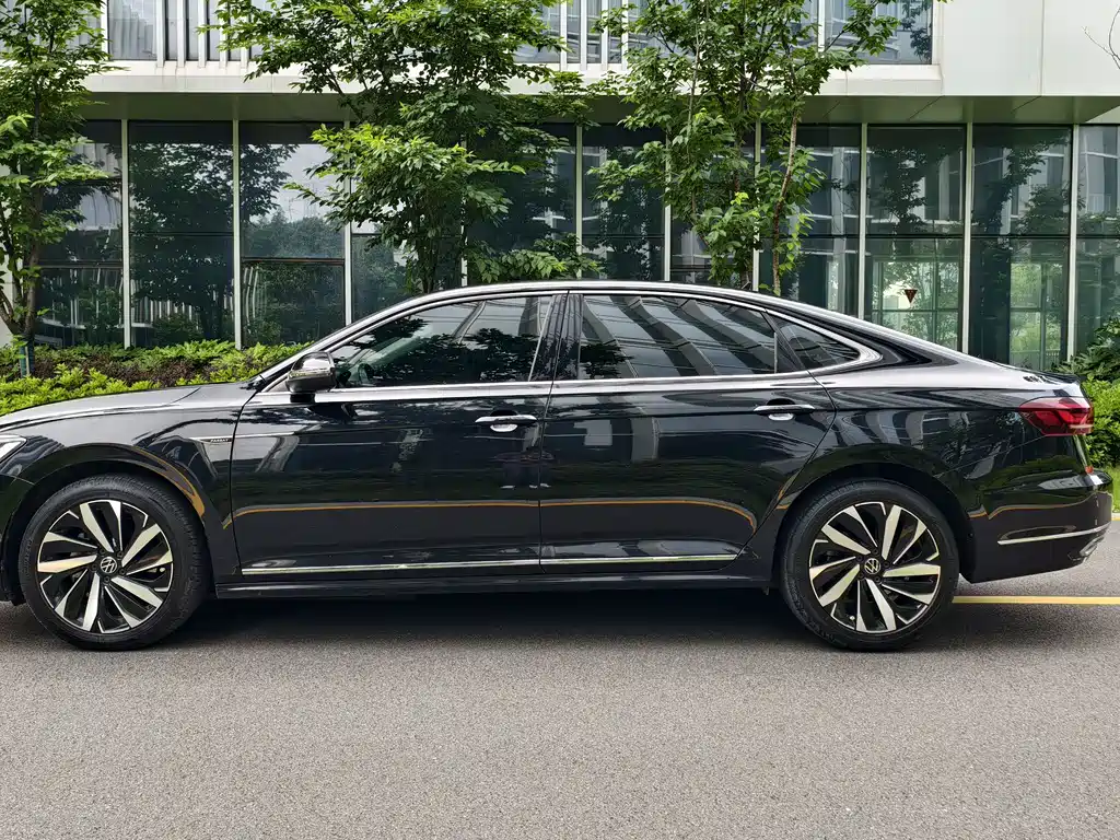 Volkswagen Passat 2022 — фото 5