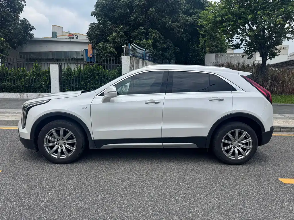 Cadillac XT4 2023 — фото 3