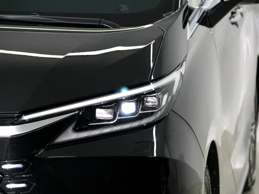 Lexus LM 2024 — фото 35
