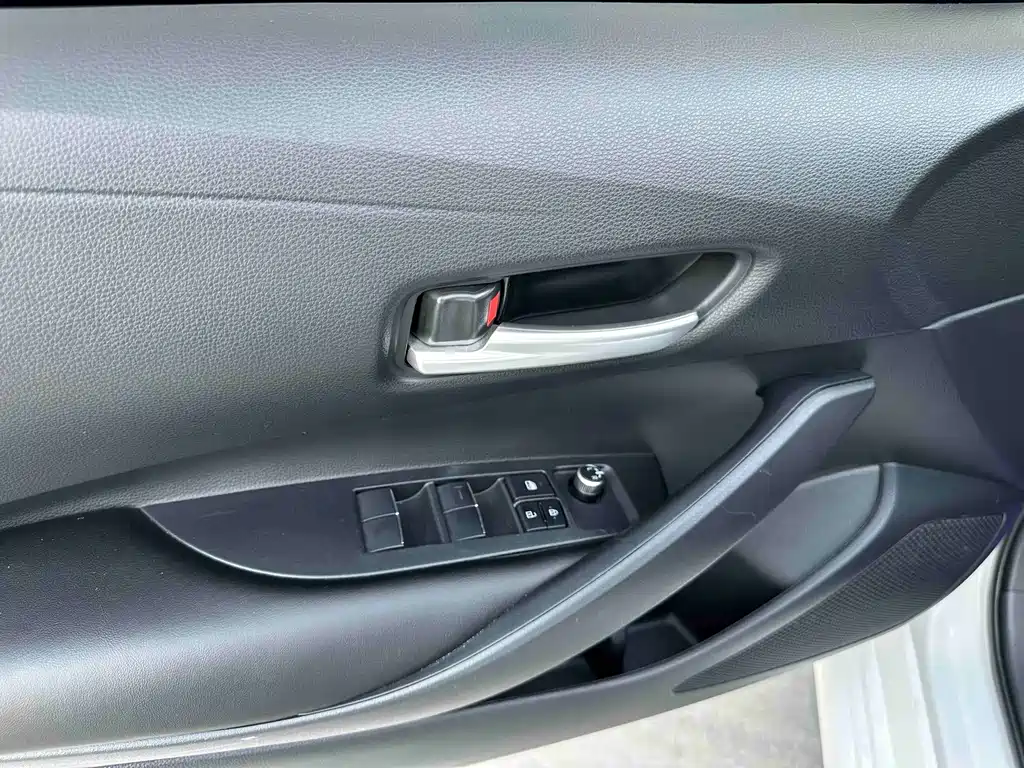 Toyota Corolla 2023 — фото 13
