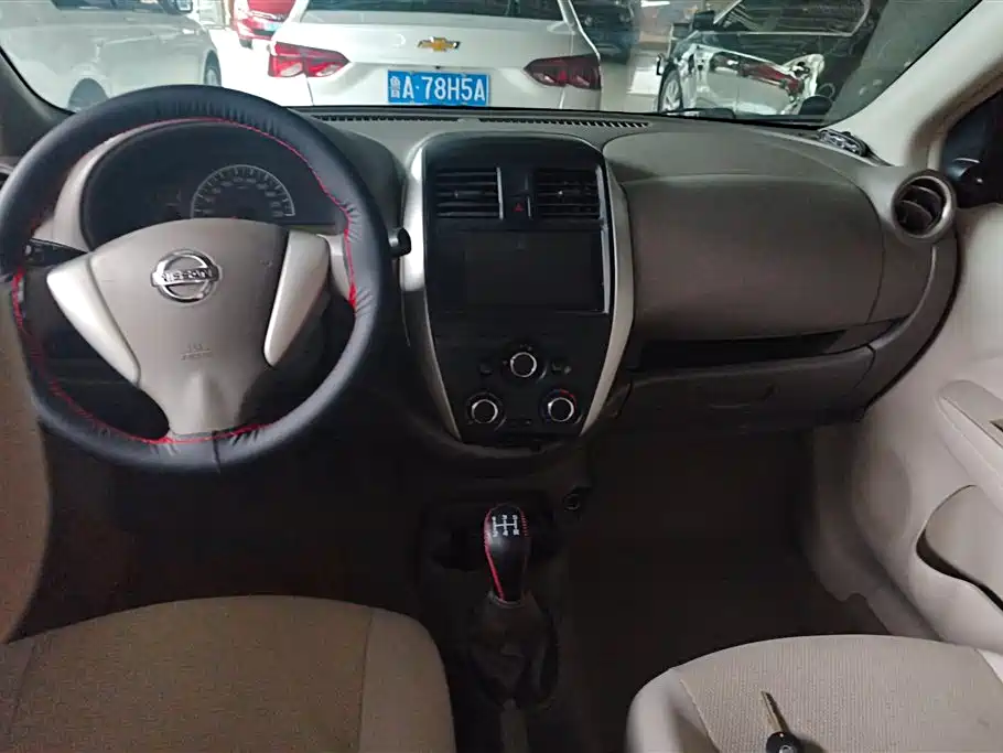 Nissan Sunny 2015 — фото 12