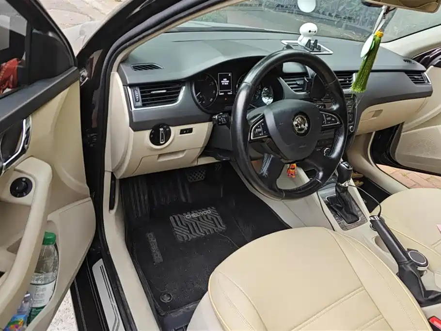 Skoda Octavia 2015 — фото 12