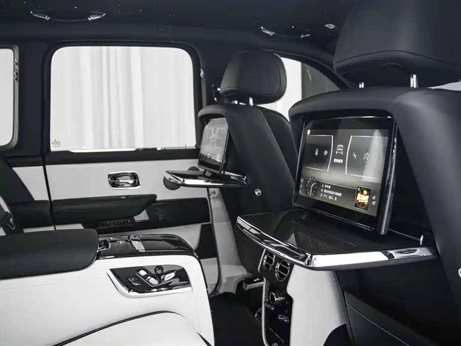 Rolls-Royce Cullinan 2023 — фото 14