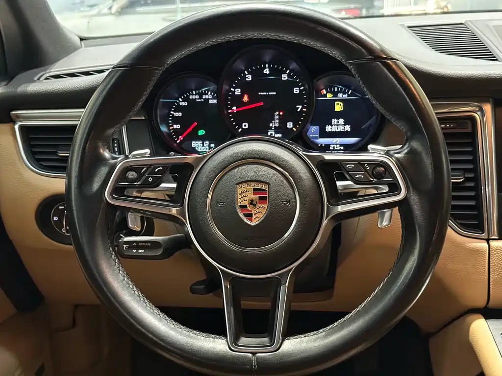 Porsche Macan 2017 — фото 12