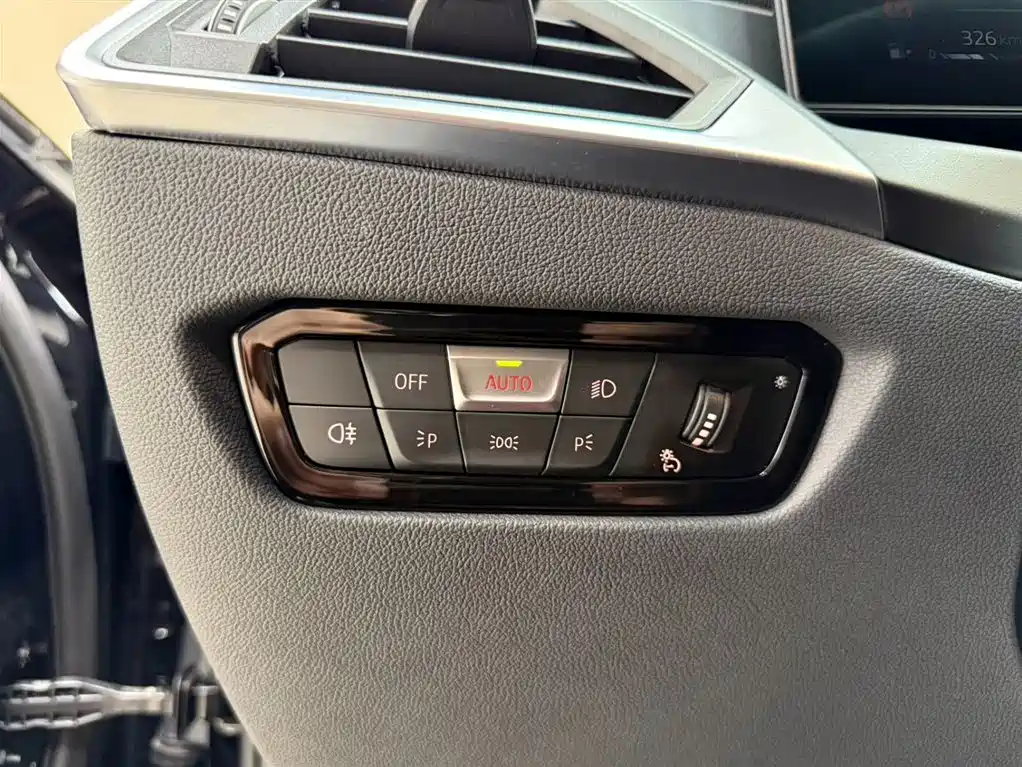 BMW 3 Series 2023 — фото 17