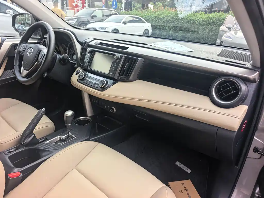 Toyota RAV4 2015 — фото 10