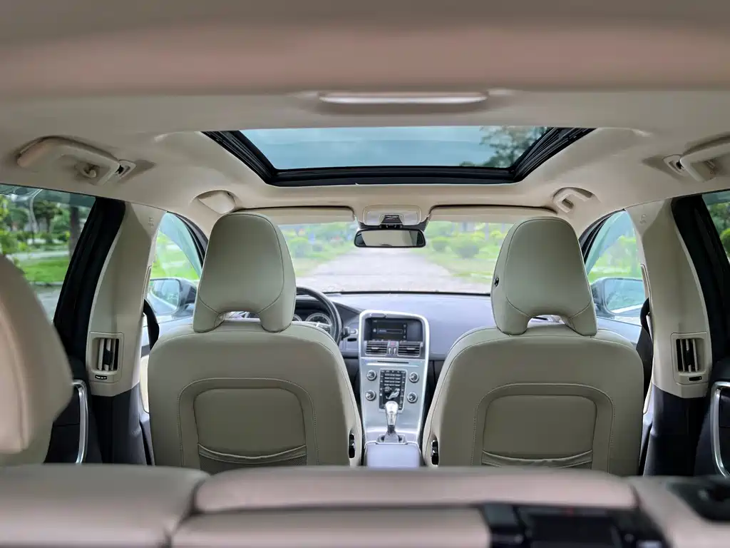 Volvo XC60 2012 — фото 24