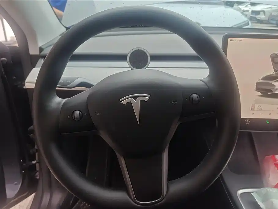 Tesla Model Y 2024 — фото 15