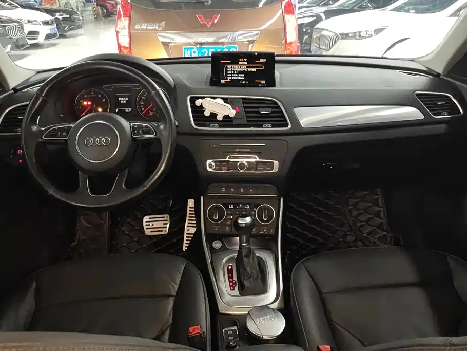 Audi Q3 2017 — фото 12