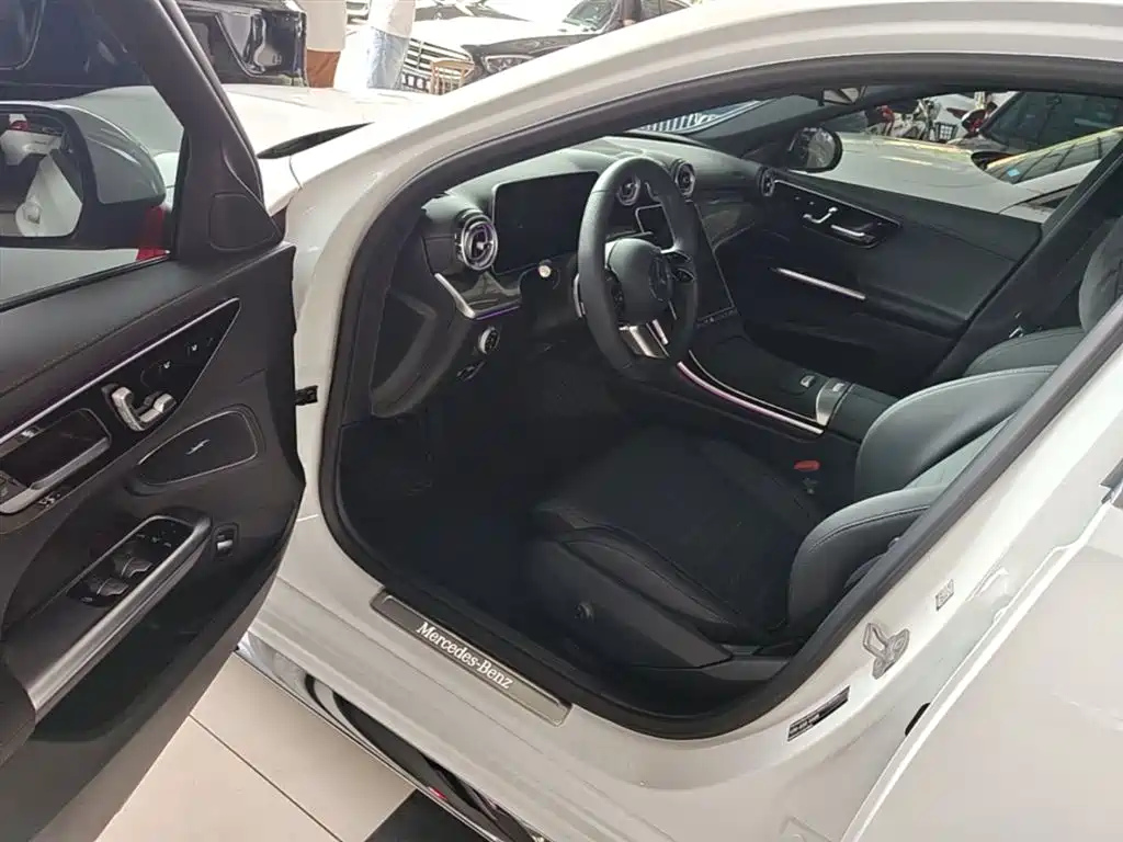 Mercedes-Benz C-Class 2025 — фото 16