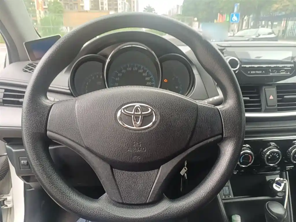 Toyota Yaris L 2018 — фото 11