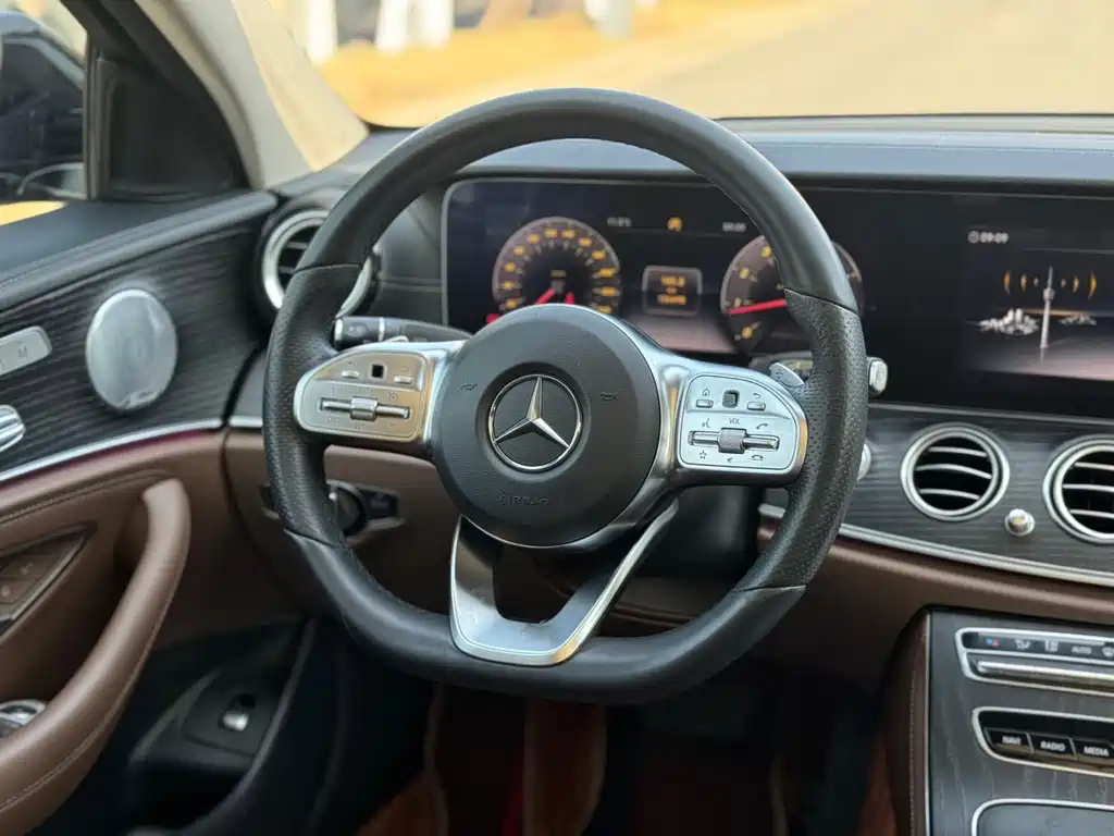 Mercedes-Benz E-Class 2019 — фото 21