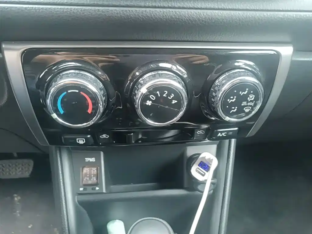 Toyota Yaris L 2018 — фото 13