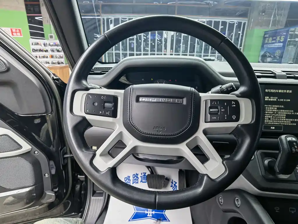 Land Rover Defender 2023 — фото 10