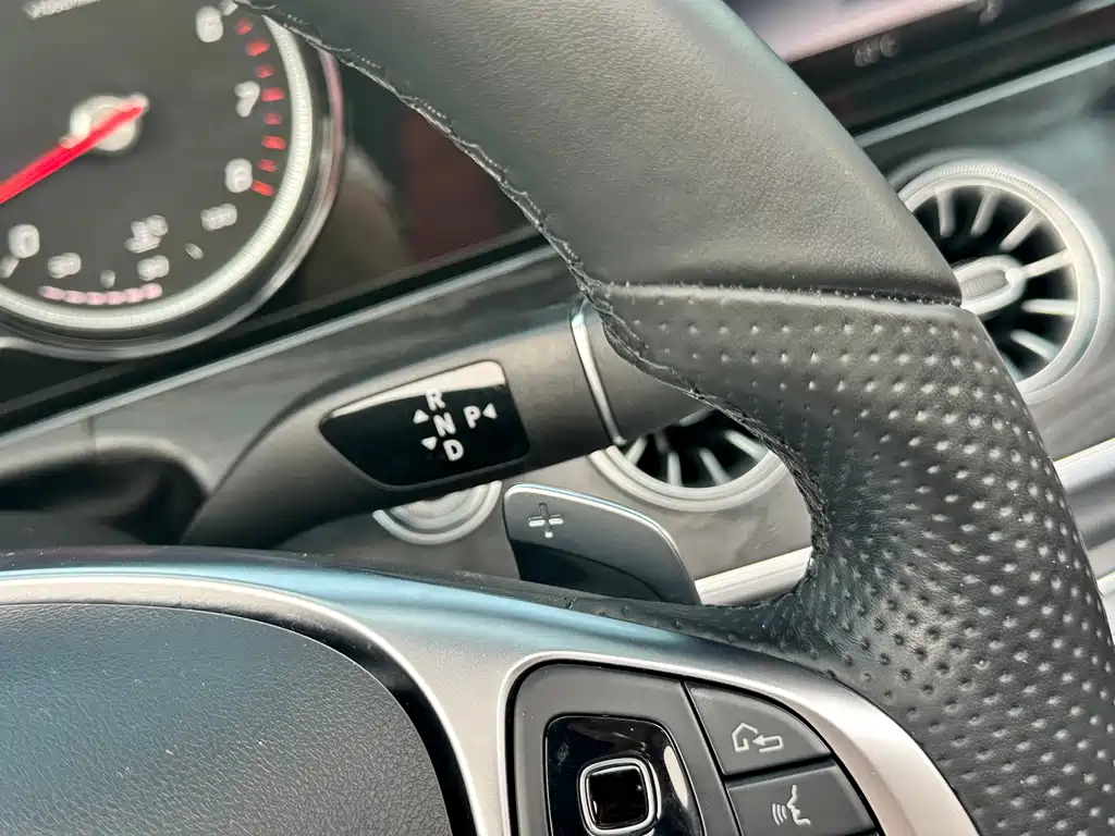 Mercedes-Benz E-Class 2018 — фото 26