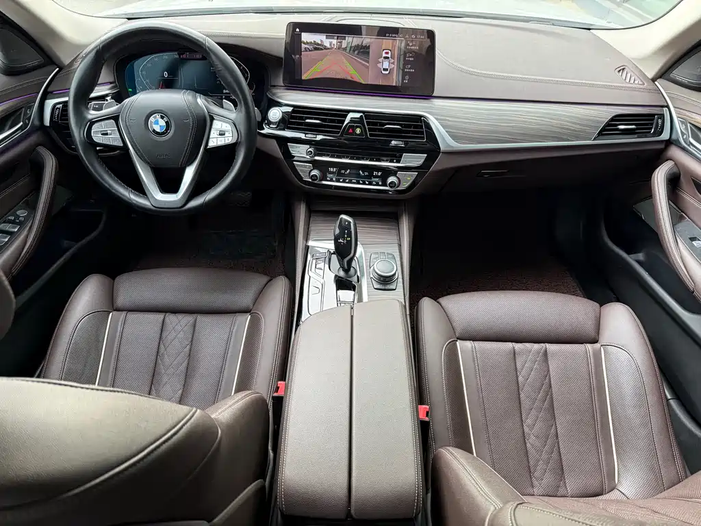 BMW 5 Series 2022 — фото 16