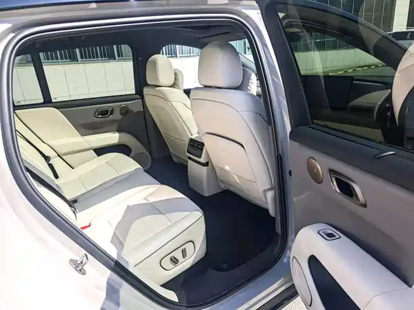 Li Auto i6 2025
