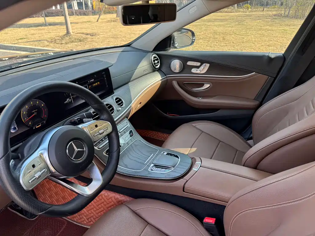 Mercedes-Benz E-Class 2019 — фото 12
