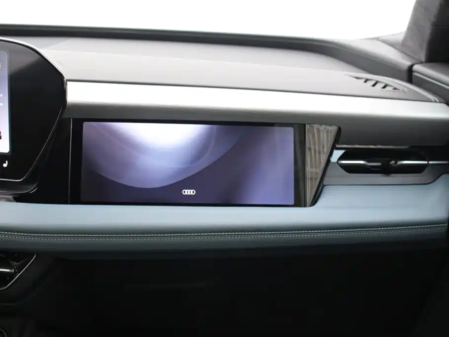 Audi Q6L E-Tron 2025 — фото 17
