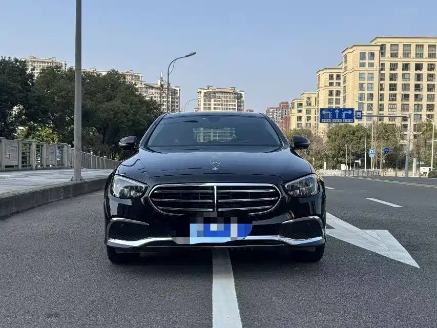 Mercedes-Benz E-Class 2023 — фото 2