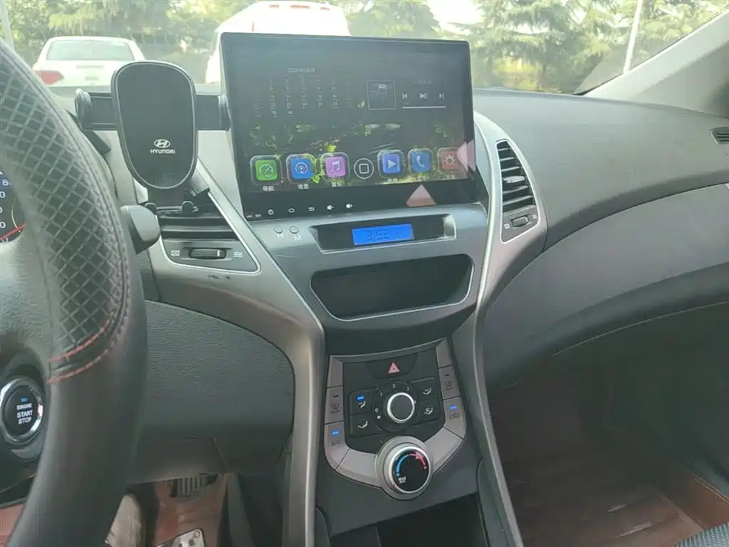 Hyundai Elantra Langdong 2016 — фото 13