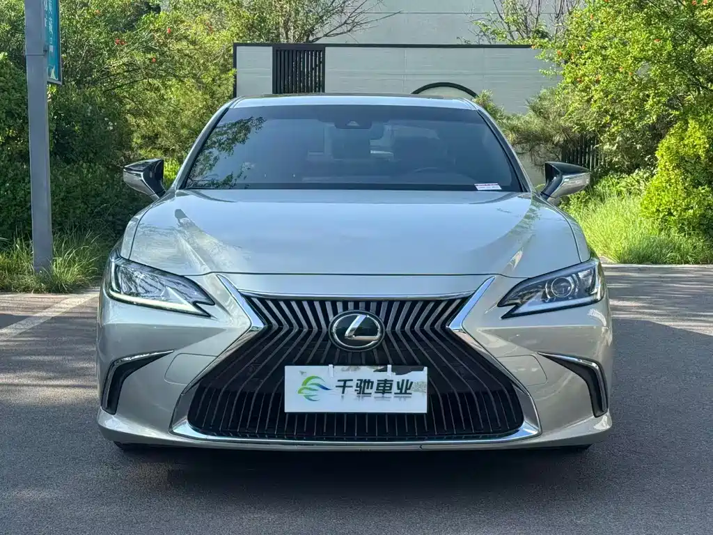 Lexus ES 2019 — фото 2