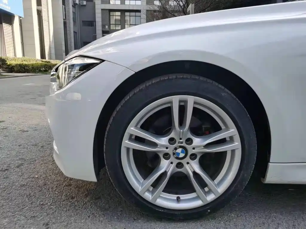 BMW 3 Series 2017 — фото 12
