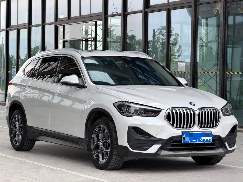 BMW X1 2022 — фото 3