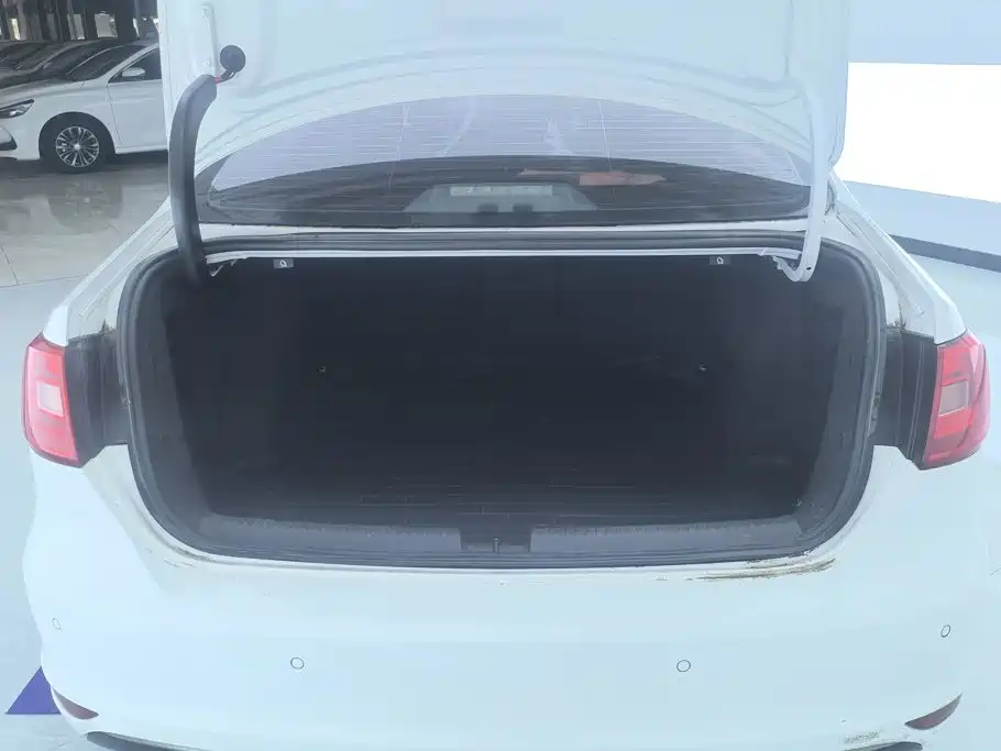 Volkswagen Sagitar 2014