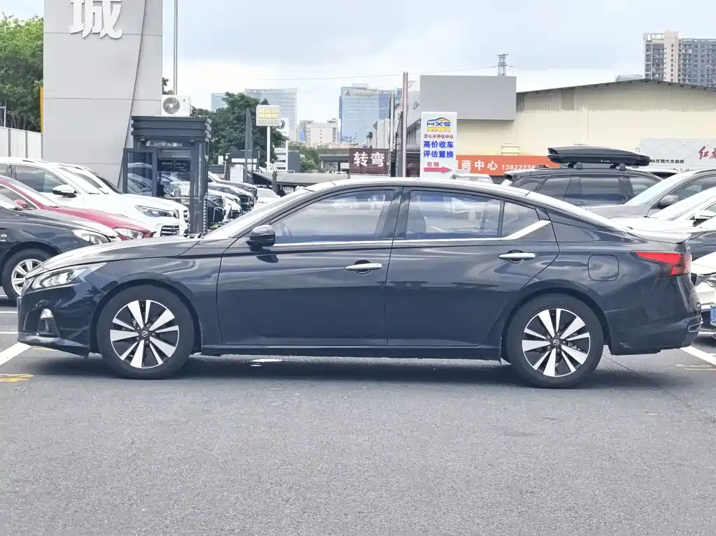 Nissan Teana 2022
