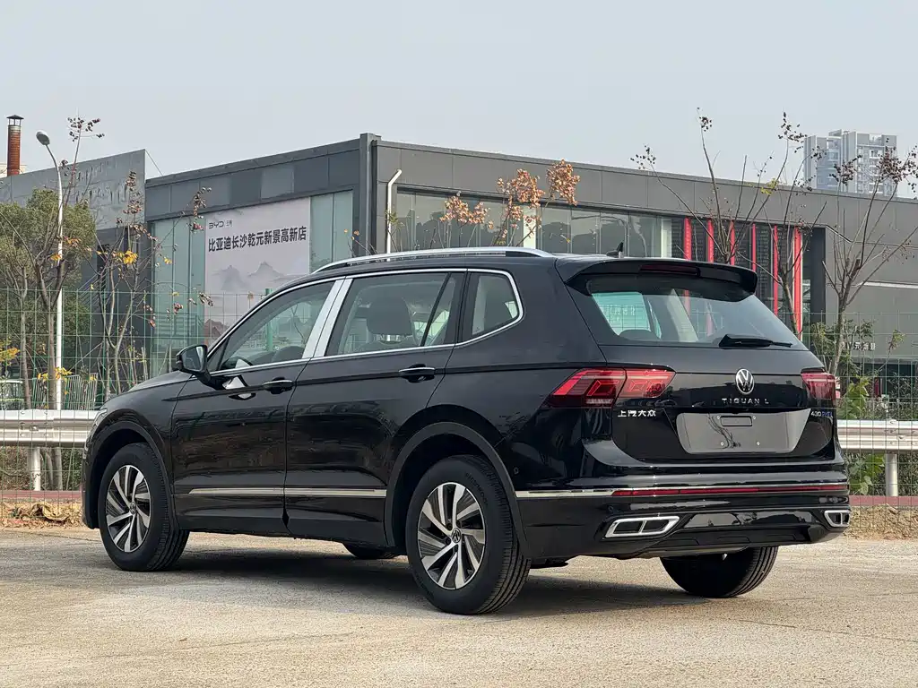 Volkswagen Tiguan L New Energy — фото 4