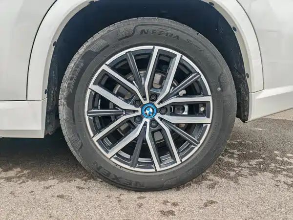 BMW iX1 2024