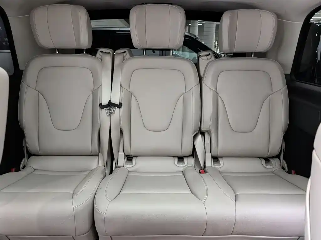 Mercedes-Benz V-Class 2020 — фото 12