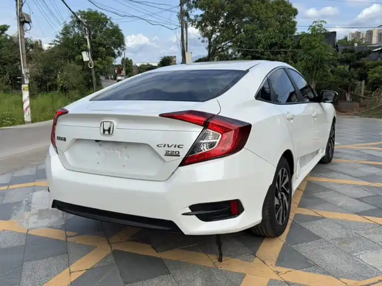 Honda Civic 2019 — фото 18