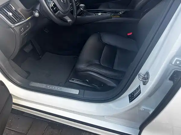 Volvo V90 2020
