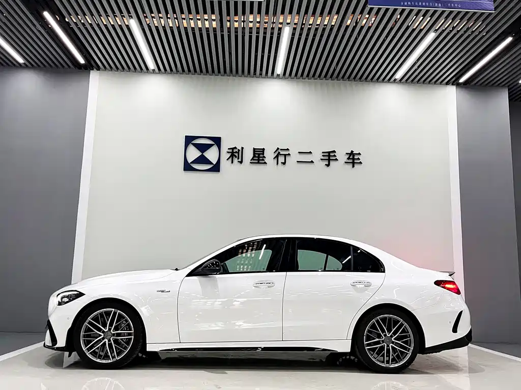 Mercedes-Benz C-Class AMG 2025 — фото 2