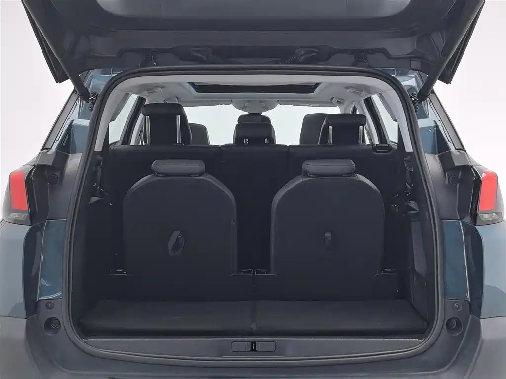Peugeot 5008 2017 — фото 16