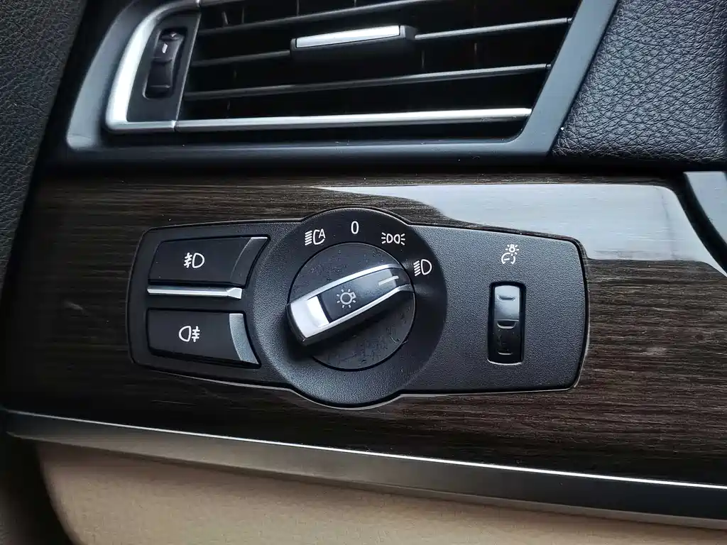 BMW 7 Series 2013 — фото 18