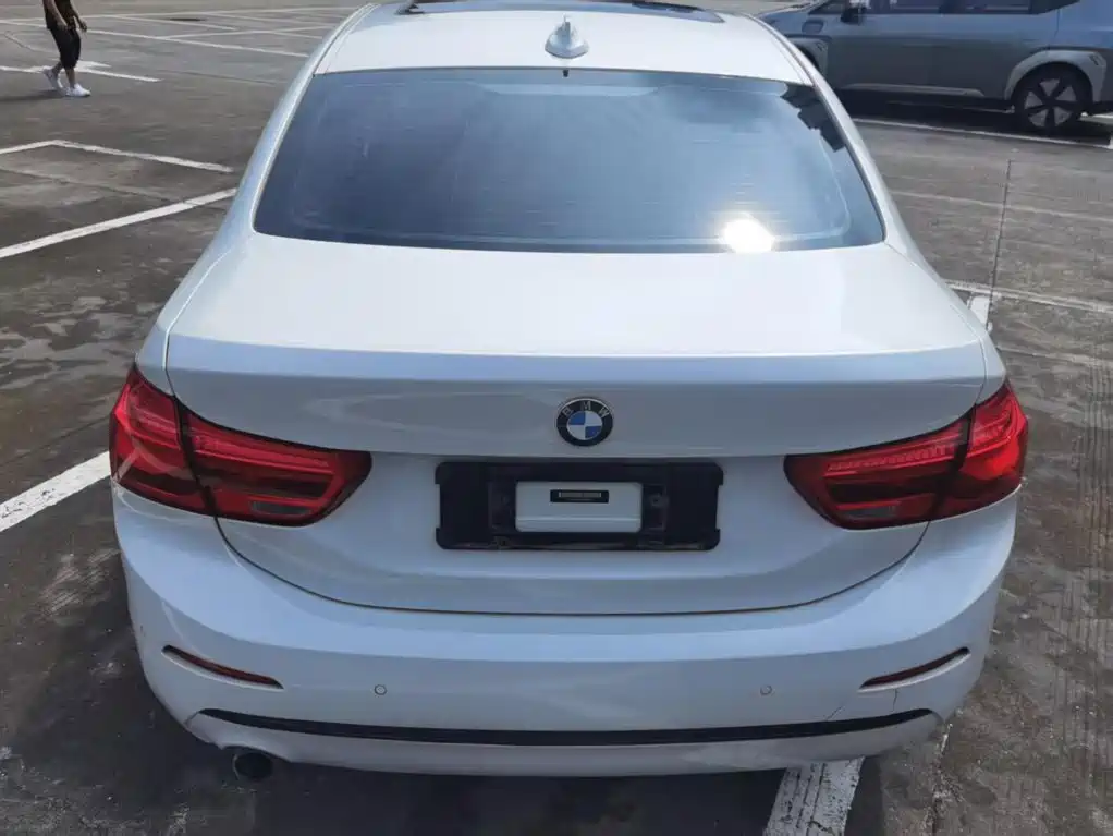 BMW 1 Series 2018 — фото 11